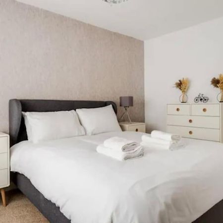 New Build House Near Trafford Centre With Drive مانشستر المظهر الخارجي الصورة
