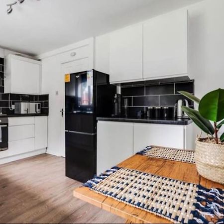 New Build House Near Trafford Centre With Drive مانشستر المظهر الخارجي الصورة