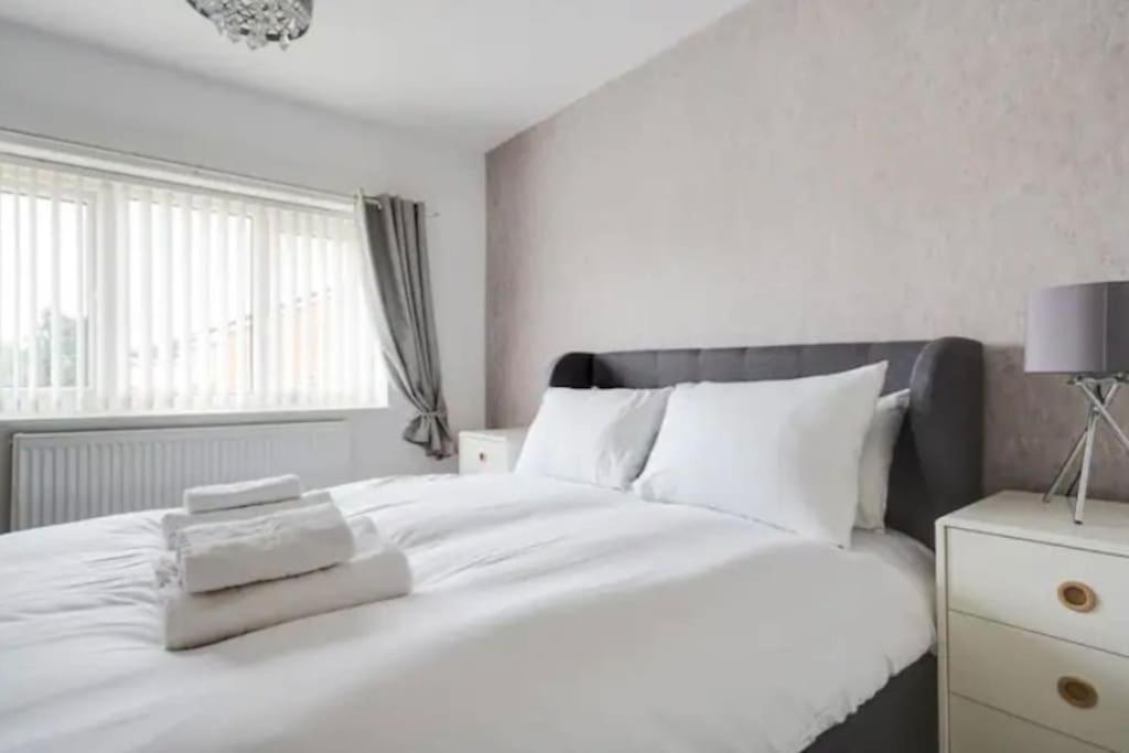 New Build House Near Trafford Centre With Drive مانشستر المظهر الخارجي الصورة