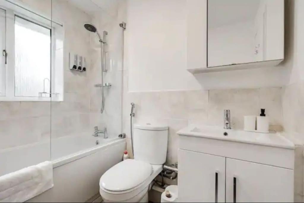 New Build House Near Trafford Centre With Drive مانشستر المظهر الخارجي الصورة