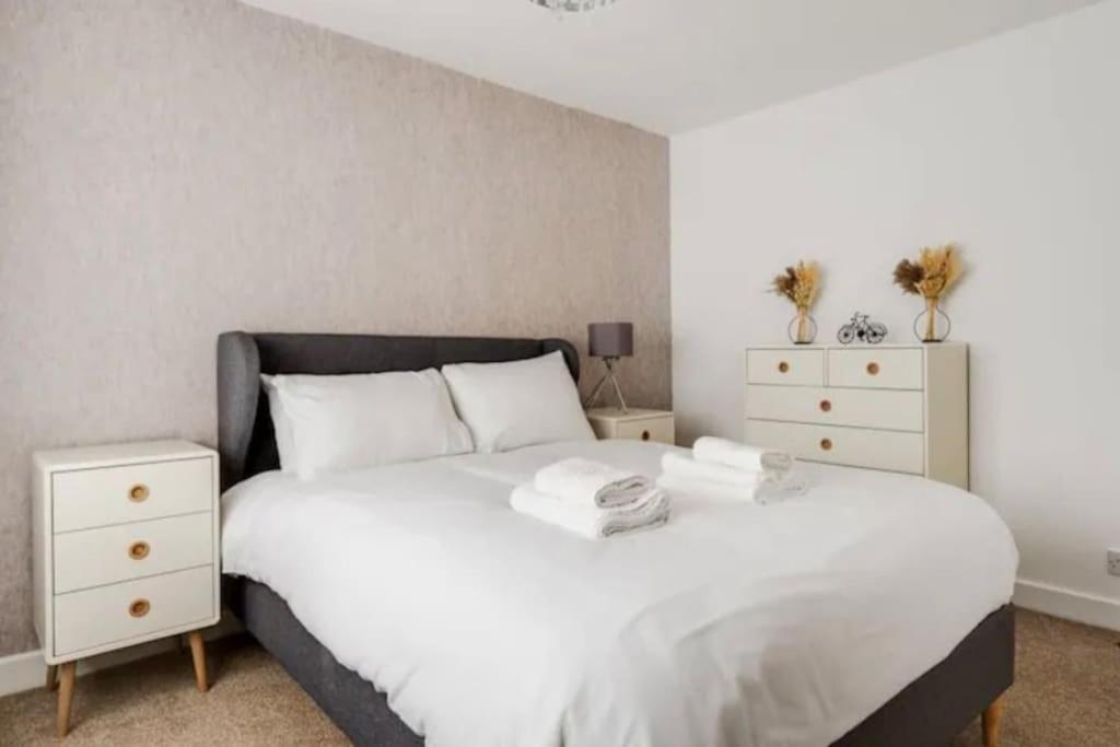 New Build House Near Trafford Centre With Drive مانشستر المظهر الخارجي الصورة