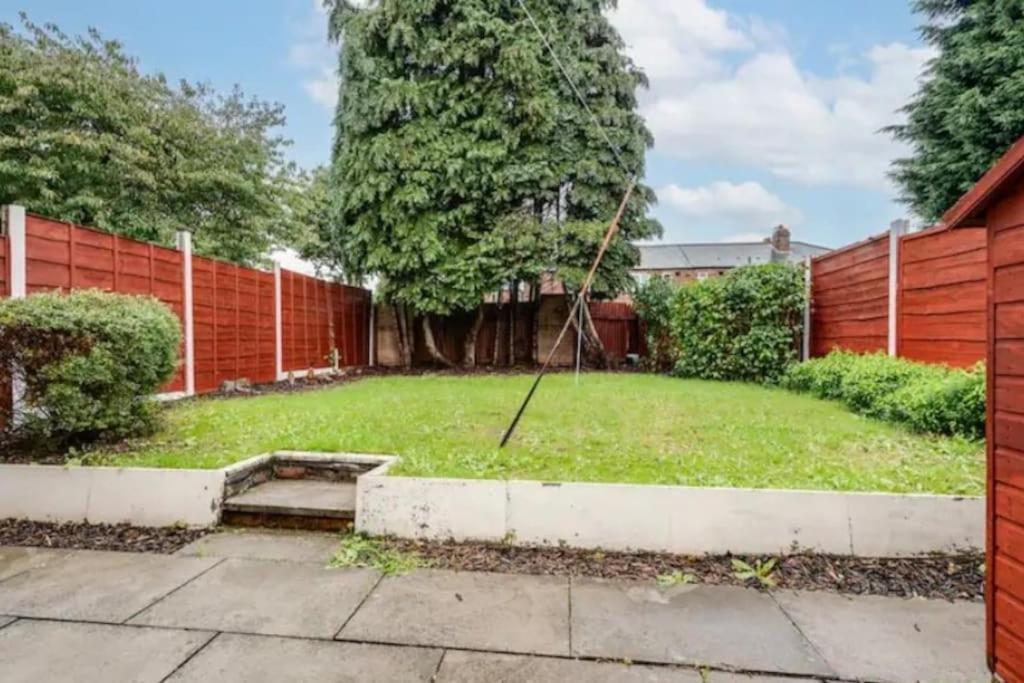 New Build House Near Trafford Centre With Drive مانشستر المظهر الخارجي الصورة