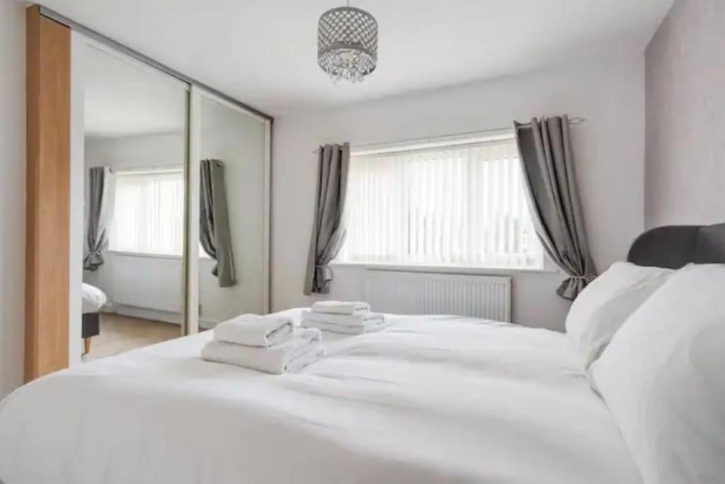 New Build House Near Trafford Centre With Drive مانشستر المظهر الخارجي الصورة