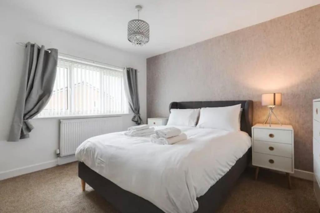 New Build House Near Trafford Centre With Drive مانشستر المظهر الخارجي الصورة